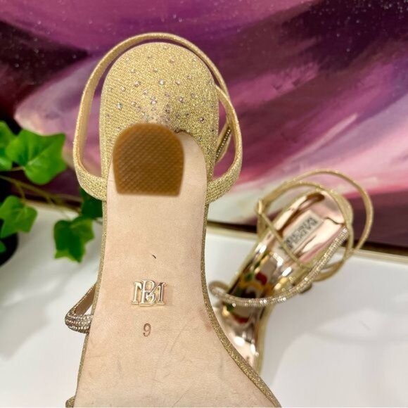 Badgley Mischka Brand Sally Curvy Heel Stiletto Sandal in Gold Size 9 - Picture 9 of 11